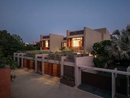 The House of Parallel Walls